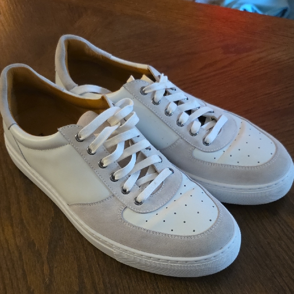 Magnanni White Pharell size 10.5 Mend